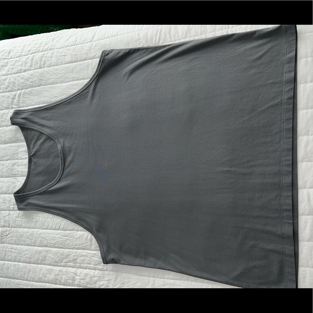 Lululemon men’s fundamental tank in grey. Size large